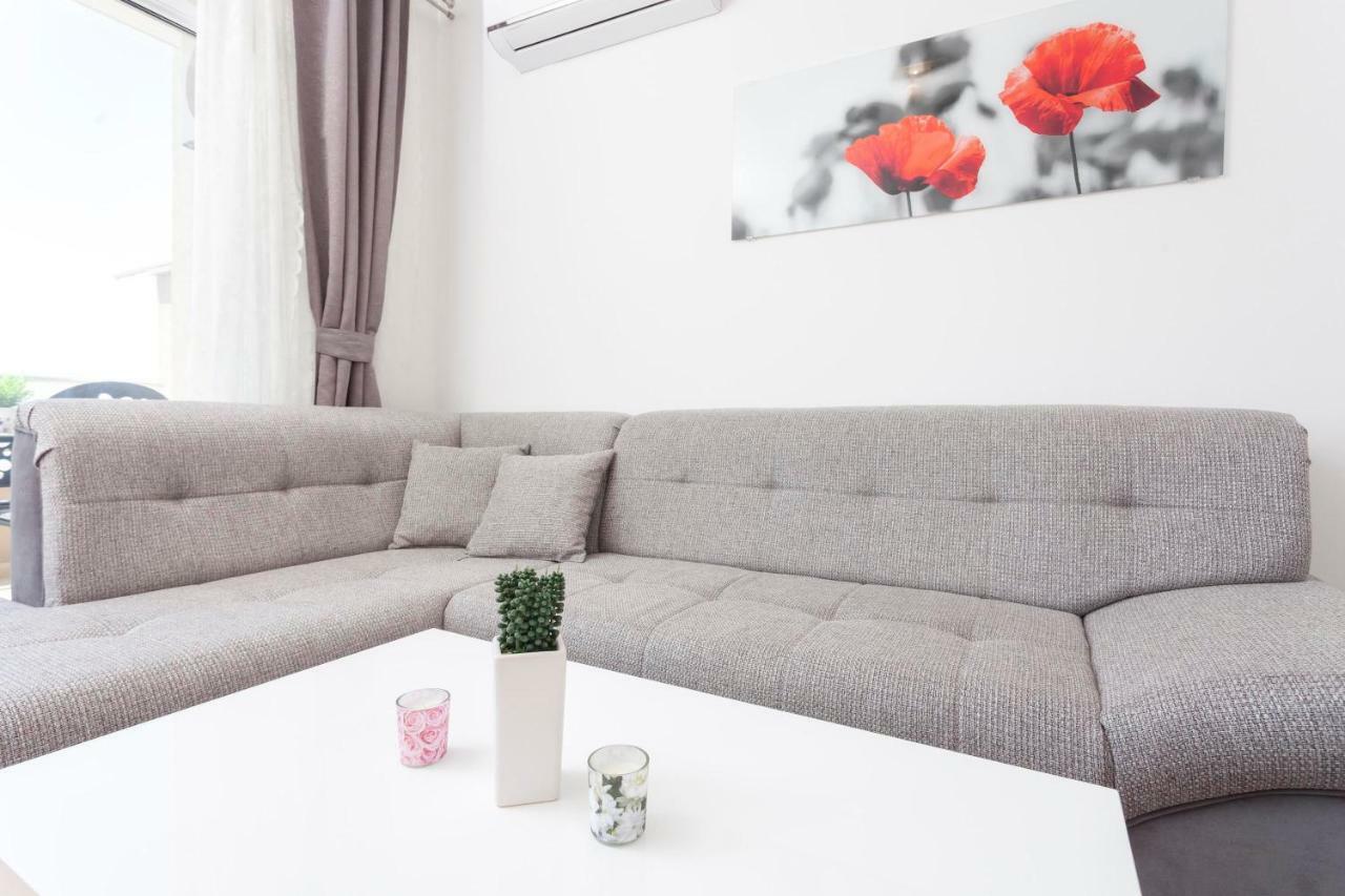 Apartments Dora Макарска Екстериор снимка