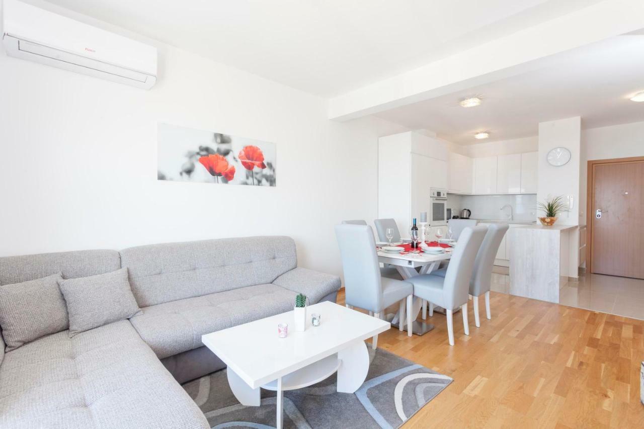 Apartments Dora Макарска Екстериор снимка