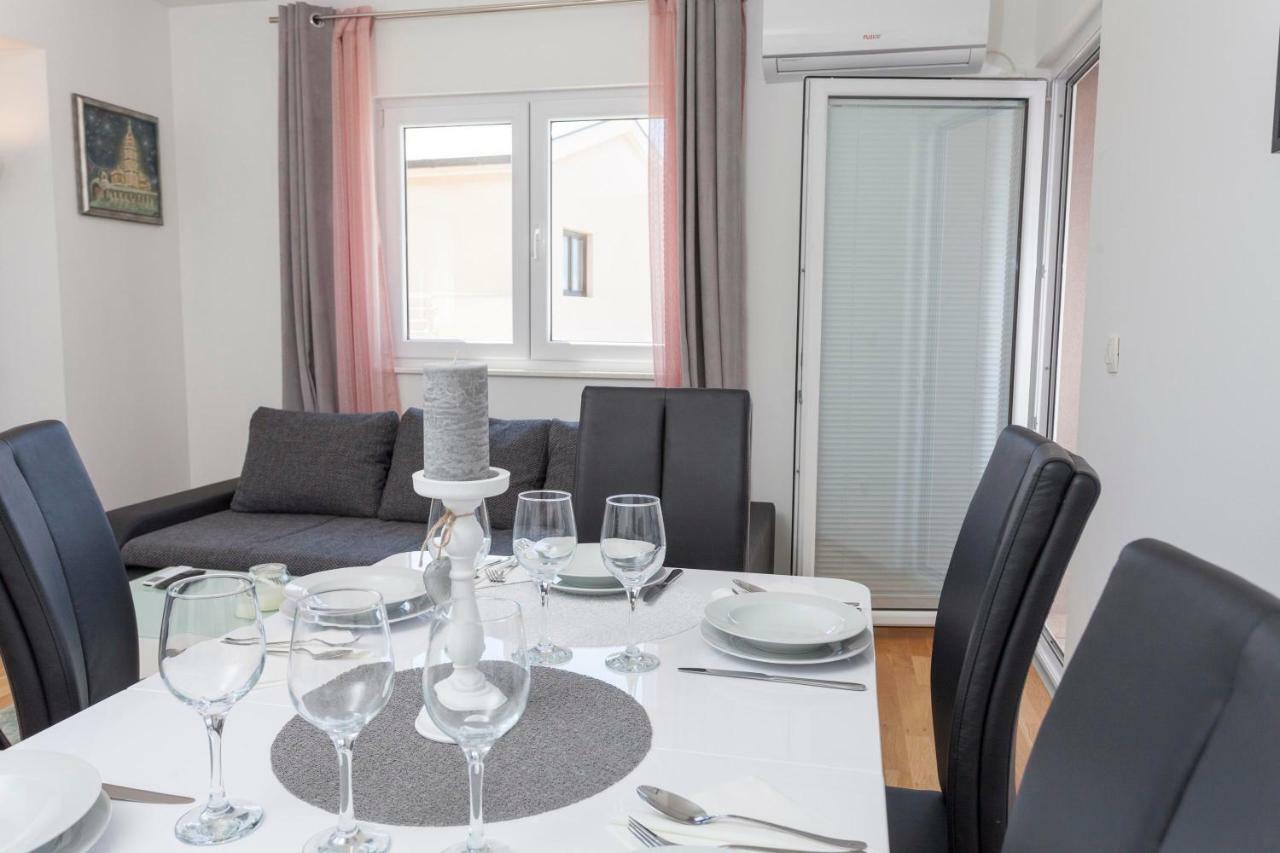 Apartments Dora Макарска Екстериор снимка