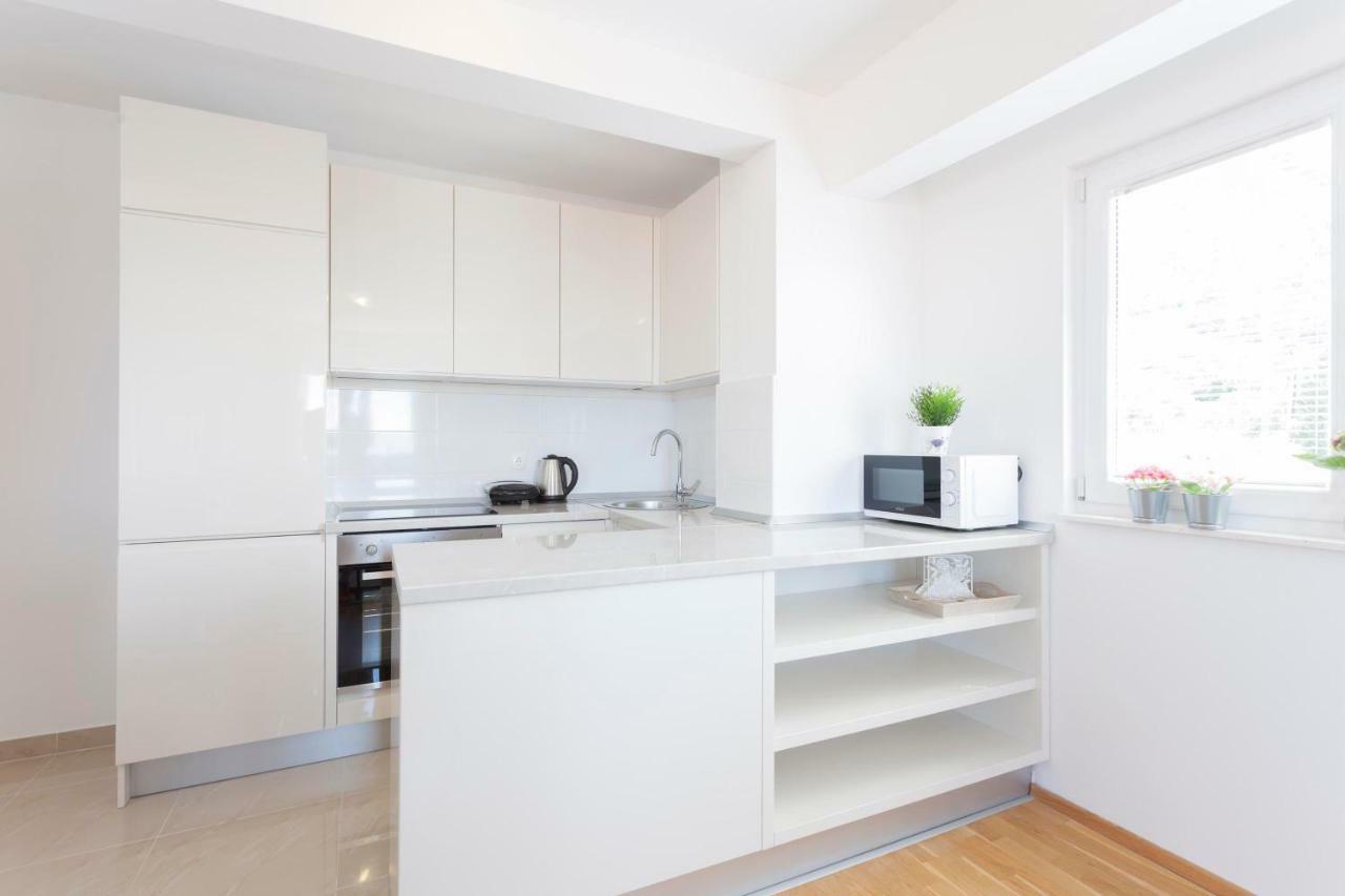 Apartments Dora Макарска Екстериор снимка