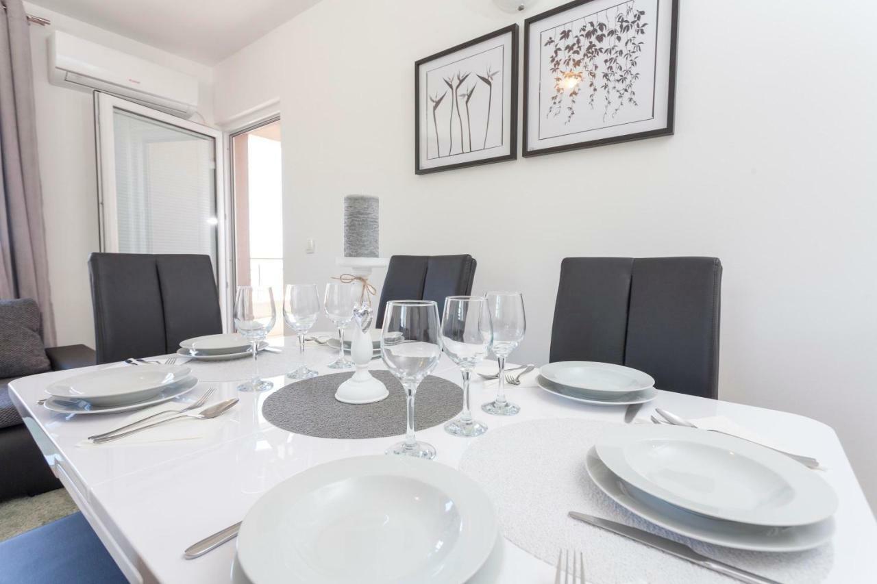 Apartments Dora Макарска Екстериор снимка