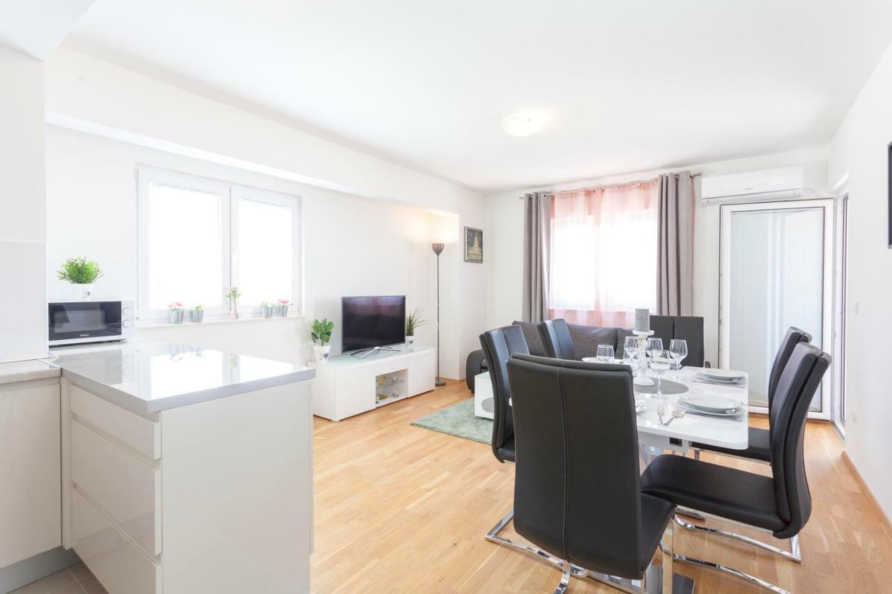Apartments Dora Макарска Екстериор снимка