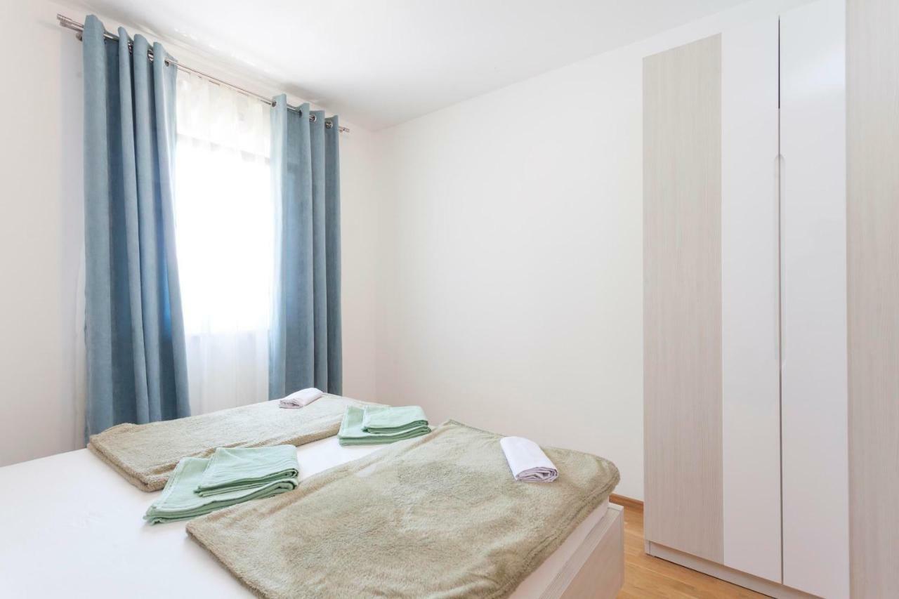 Apartments Dora Макарска Екстериор снимка
