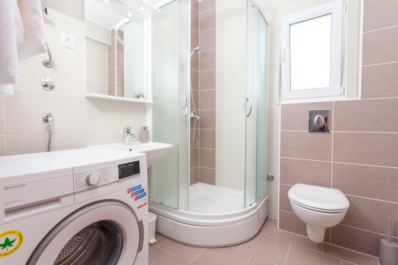 Apartments Dora Макарска Екстериор снимка