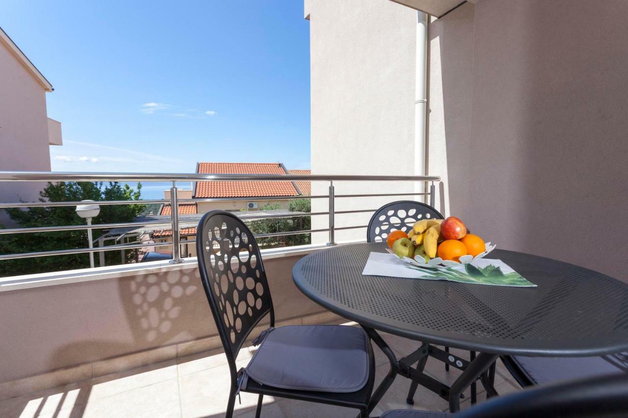 Apartments Dora Макарска Екстериор снимка