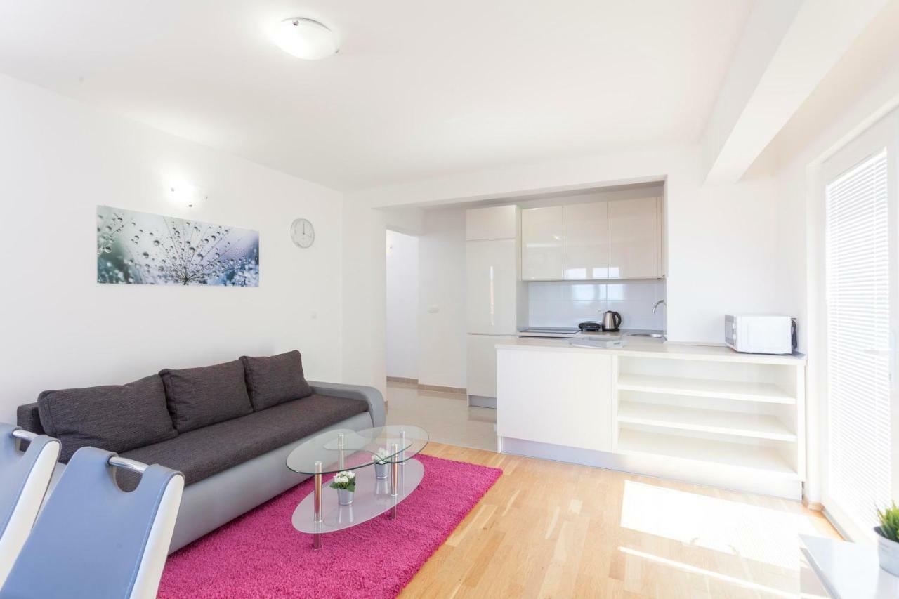 Apartments Dora Макарска Екстериор снимка