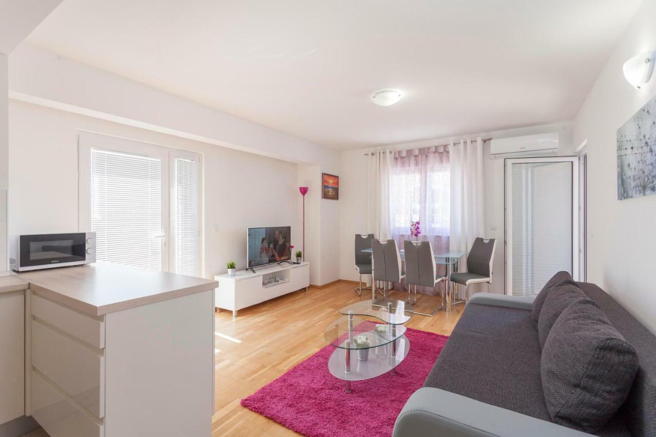 Apartments Dora Макарска Екстериор снимка
