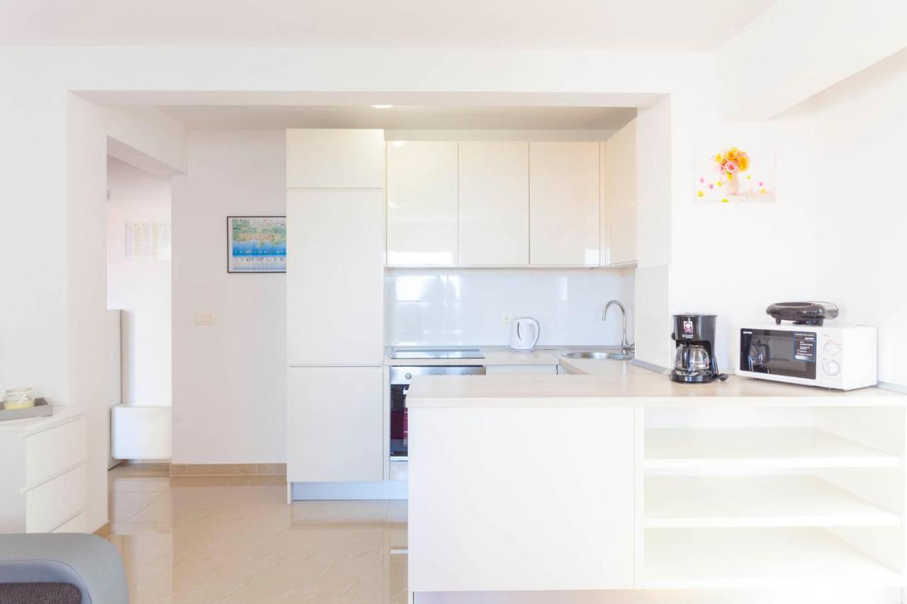 Apartments Dora Макарска Екстериор снимка