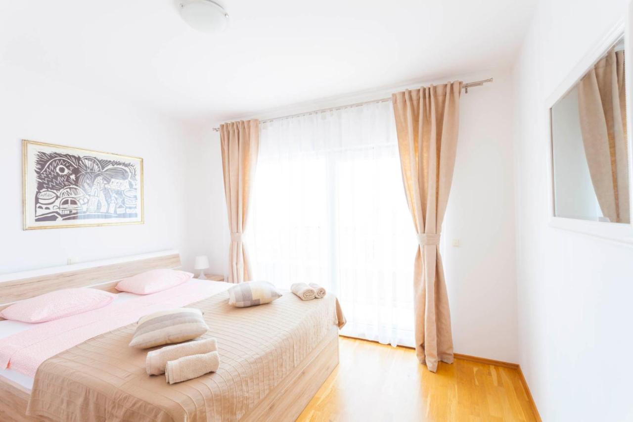Apartments Dora Макарска Екстериор снимка