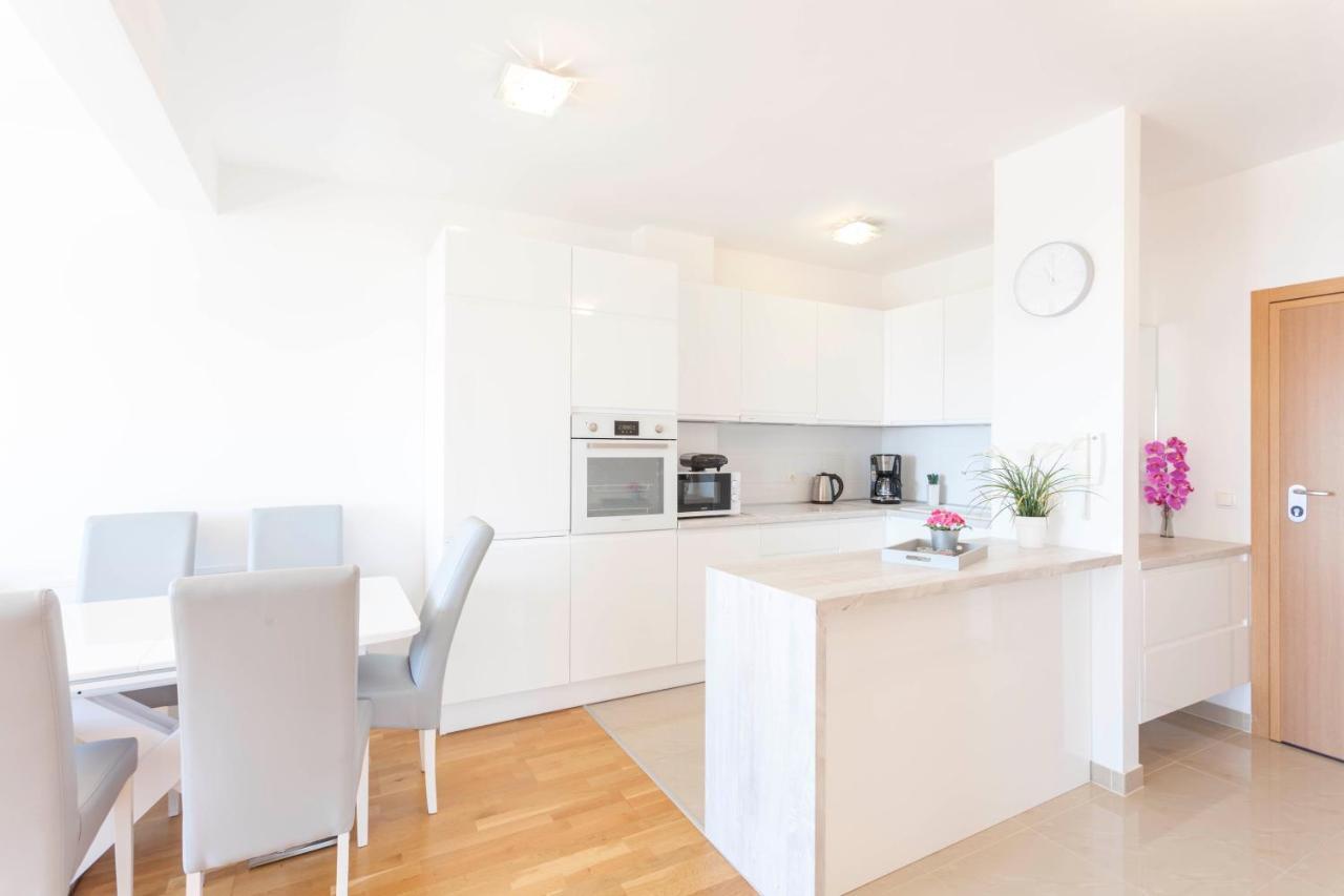 Apartments Dora Макарска Екстериор снимка